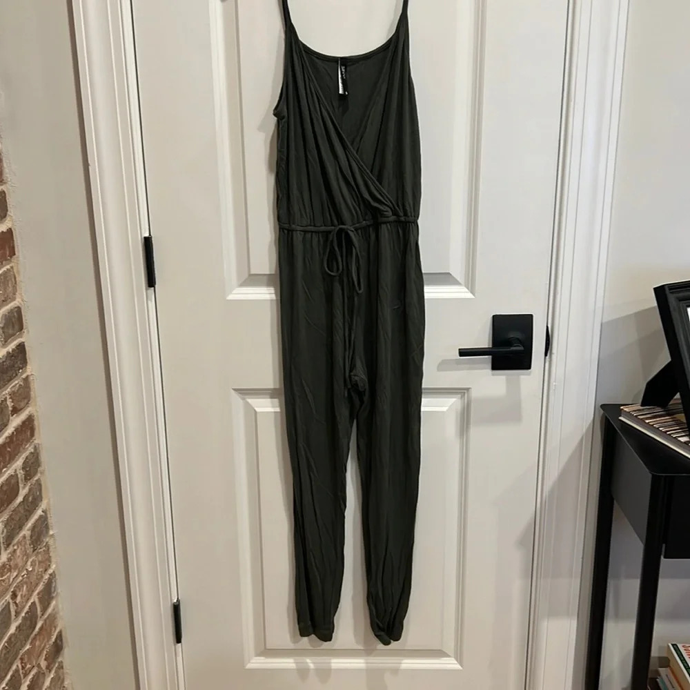 Women’s Green Wrap Jumpsuit Loungewear Closet Staple Summer Tie Waist Dress Moni - Picture 4 of 10